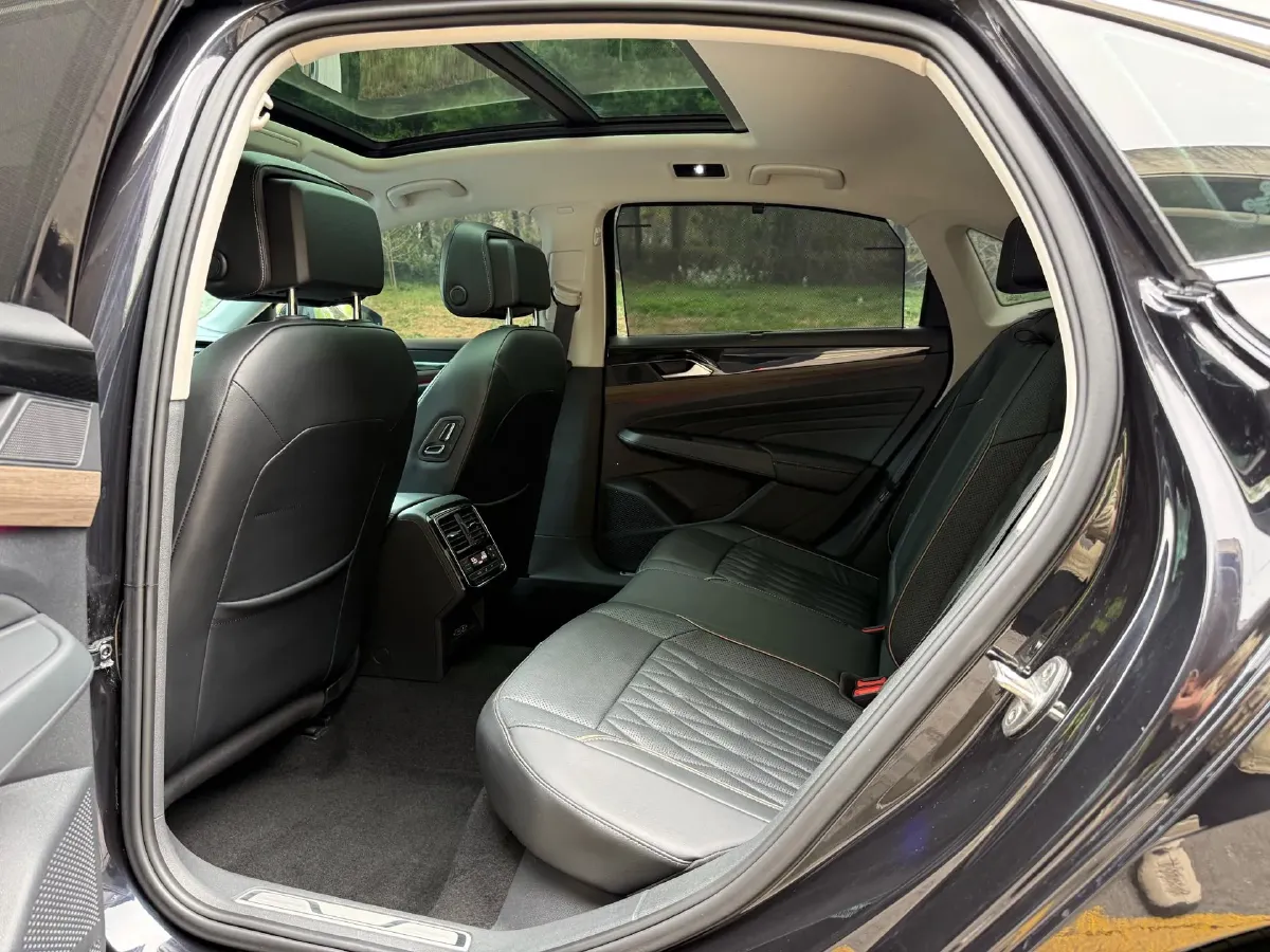 2020 Volkswagen Passat 2.0T 186HP L4 7DCT,autocango,china used car exporter,china ev exporter,chinese used car exporter,chinese used ev exporter