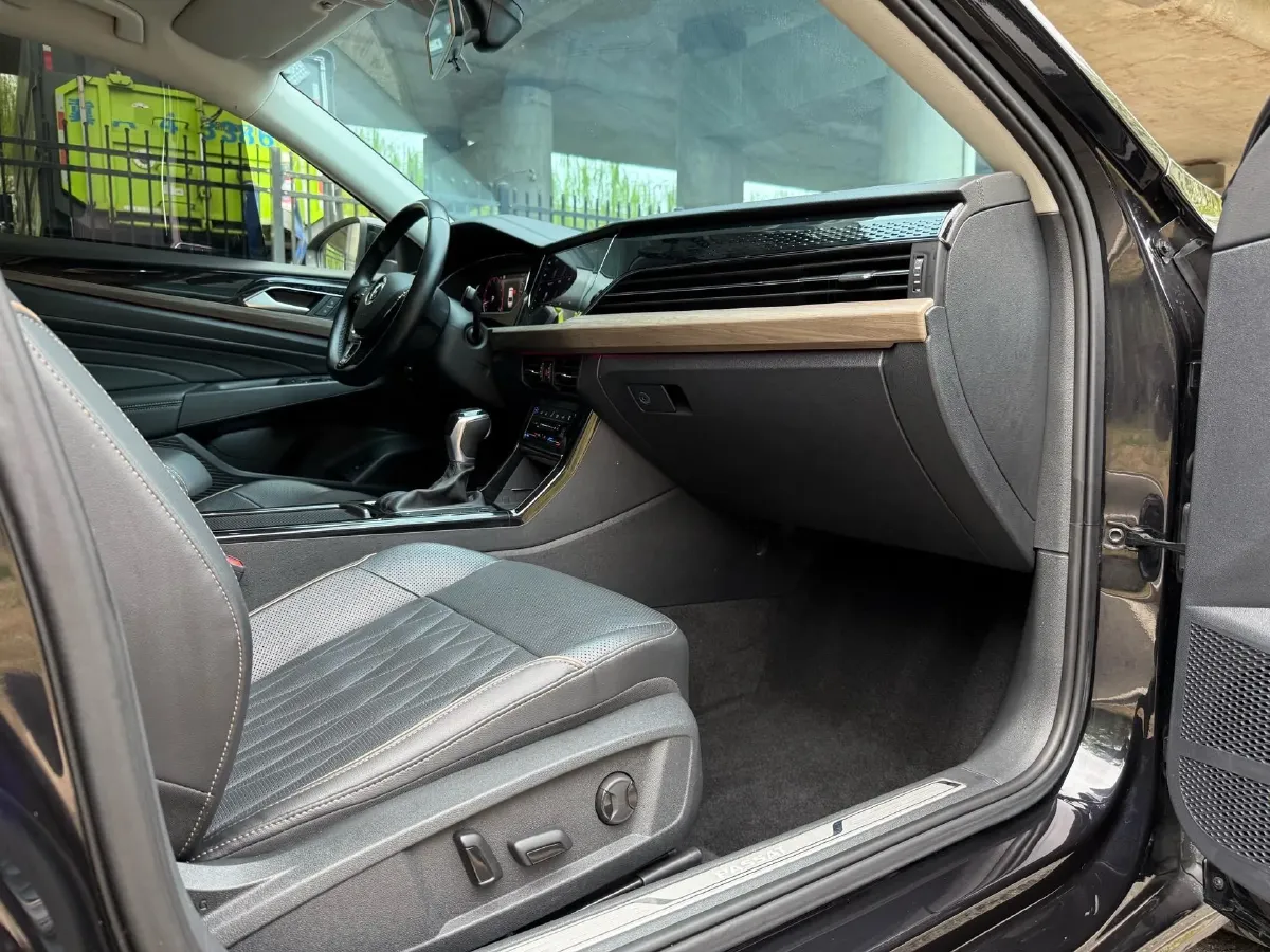 2020 Volkswagen Passat 2.0T 186HP L4 7DCT,autocango,china used car exporter,china ev exporter,chinese used car exporter,chinese used ev exporter