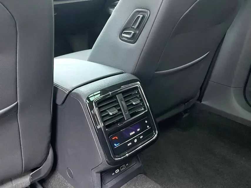 2023 Volkswagen Passat 2.0T 186HP L4 7DCT,autocango,china used car exporter,china ev exporter,chinese used car exporter,chinese used ev exporter