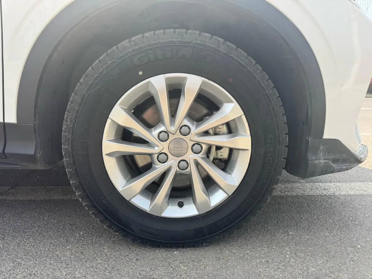 2025 Geely Coolray 1.5L 126HP L4 5MT,autocango,china used car exporter,china ev exporter,chinese used car exporter,chinese used ev exporter