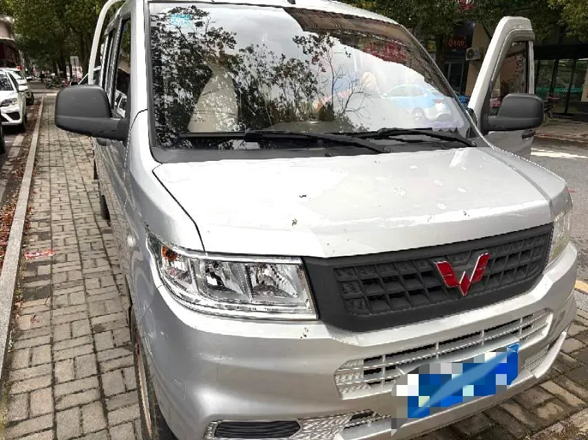 2021 WuLing RongGuang New Truck 1.8L 125HP L4 5MT,autocango,china used car exporter,china ev exporter,chinese used car exporter,chinese used ev exporter