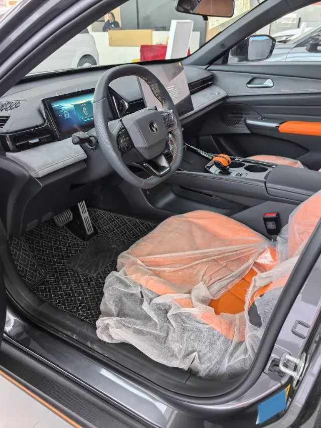 2025 ChangAn UNI-V 2.0T 245HP L4 8AT,autocango,china used car exporter,china ev exporter,chinese used car exporter,chinese used ev exporter