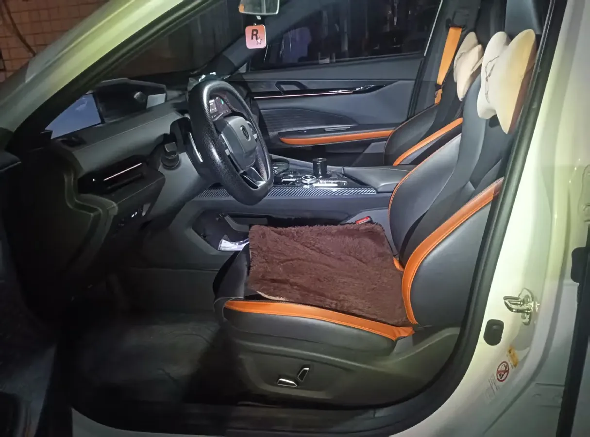 2023 ChangAn UNI-V 1.5T 188HP L4 7DCT,autocango,china used car exporter,china ev exporter,chinese used car exporter,chinese used ev exporter