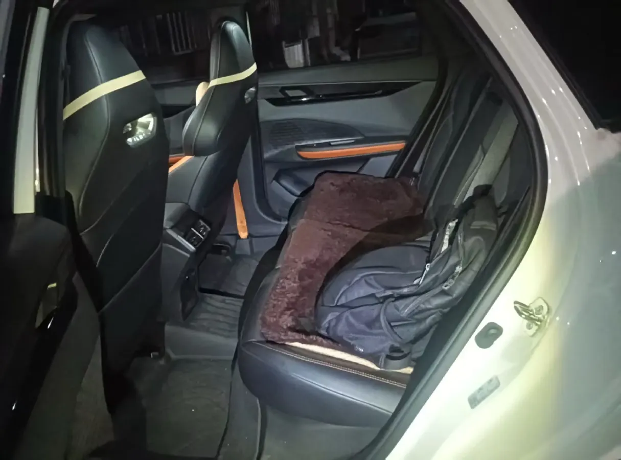 2023 ChangAn UNI-V 1.5T 188HP L4 7DCT,autocango,china used car exporter,china ev exporter,chinese used car exporter,chinese used ev exporter