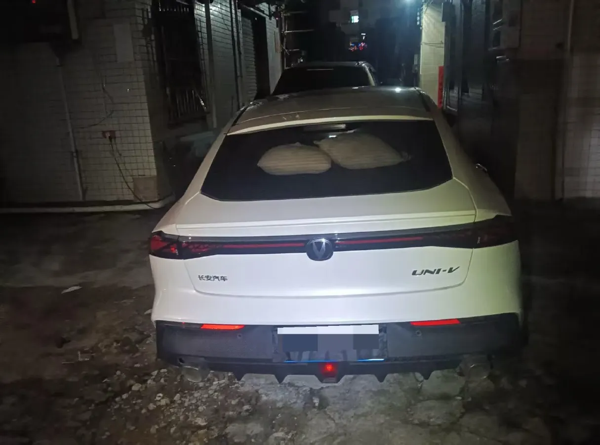 2023 ChangAn UNI-V 1.5T 188HP L4 7DCT,autocango,china used car exporter,china ev exporter,chinese used car exporter,chinese used ev exporter