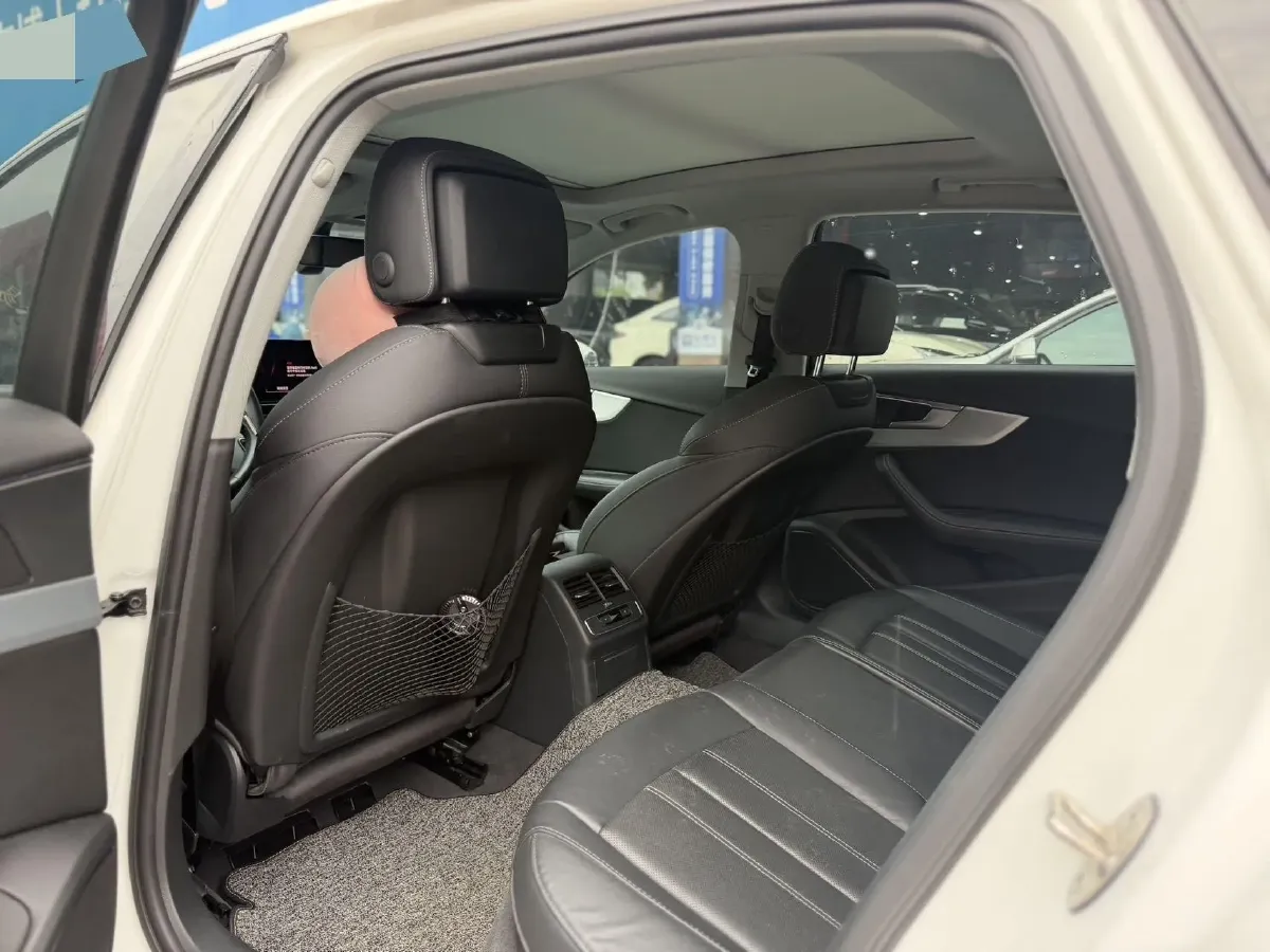 2022 Audi A4L 2.0T 190HP L4 7DCT,autocango,china used car exporter,china ev exporter,chinese used car exporter,chinese used ev exporter