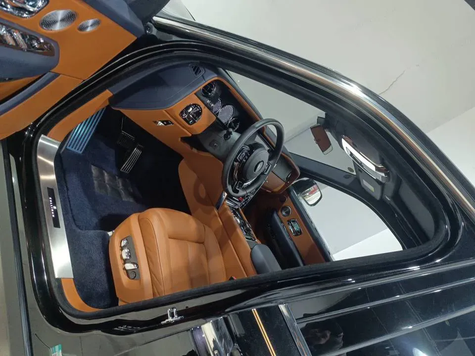 2018 Rolls-Royce Cullinan 6.7T 571HP V12 8AT,autocango,china used car exporter,china ev exporter,chinese used car exporter,chinese used ev exporter