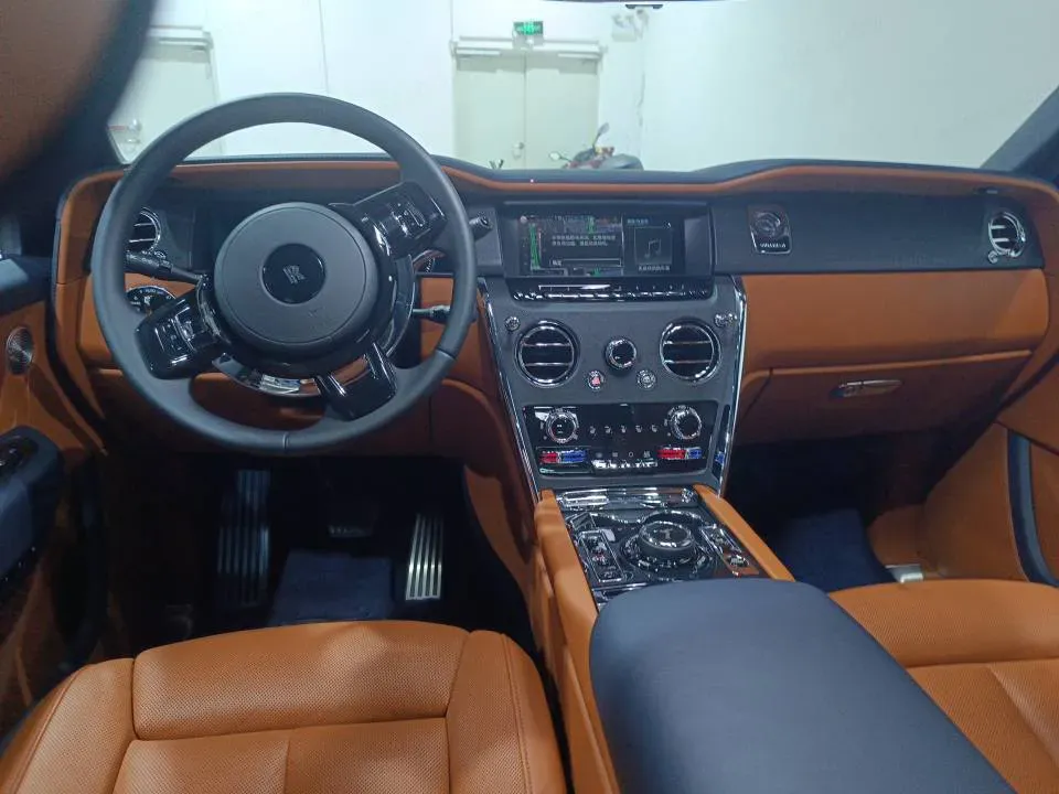 2018 Rolls-Royce Cullinan 6.7T 571HP V12 8AT,autocango,china used car exporter,china ev exporter,chinese used car exporter,chinese used ev exporter