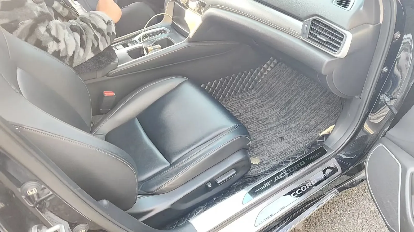 2022 Honda Accord 2.0L 146HP L4 E-CVT Hybrid,autocango,china used car exporter,china ev exporter,chinese used car exporter,chinese used ev exporter