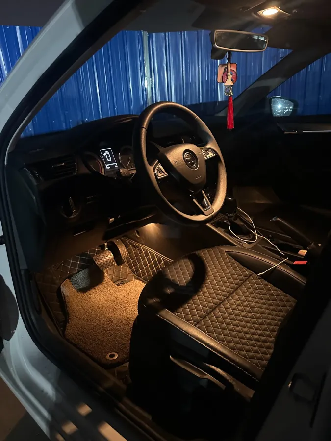 2019 Skoda Octavia 1.2T 116HP L4 7DCT,autocango,china used car exporter,china ev exporter,chinese used car exporter,chinese used ev exporter