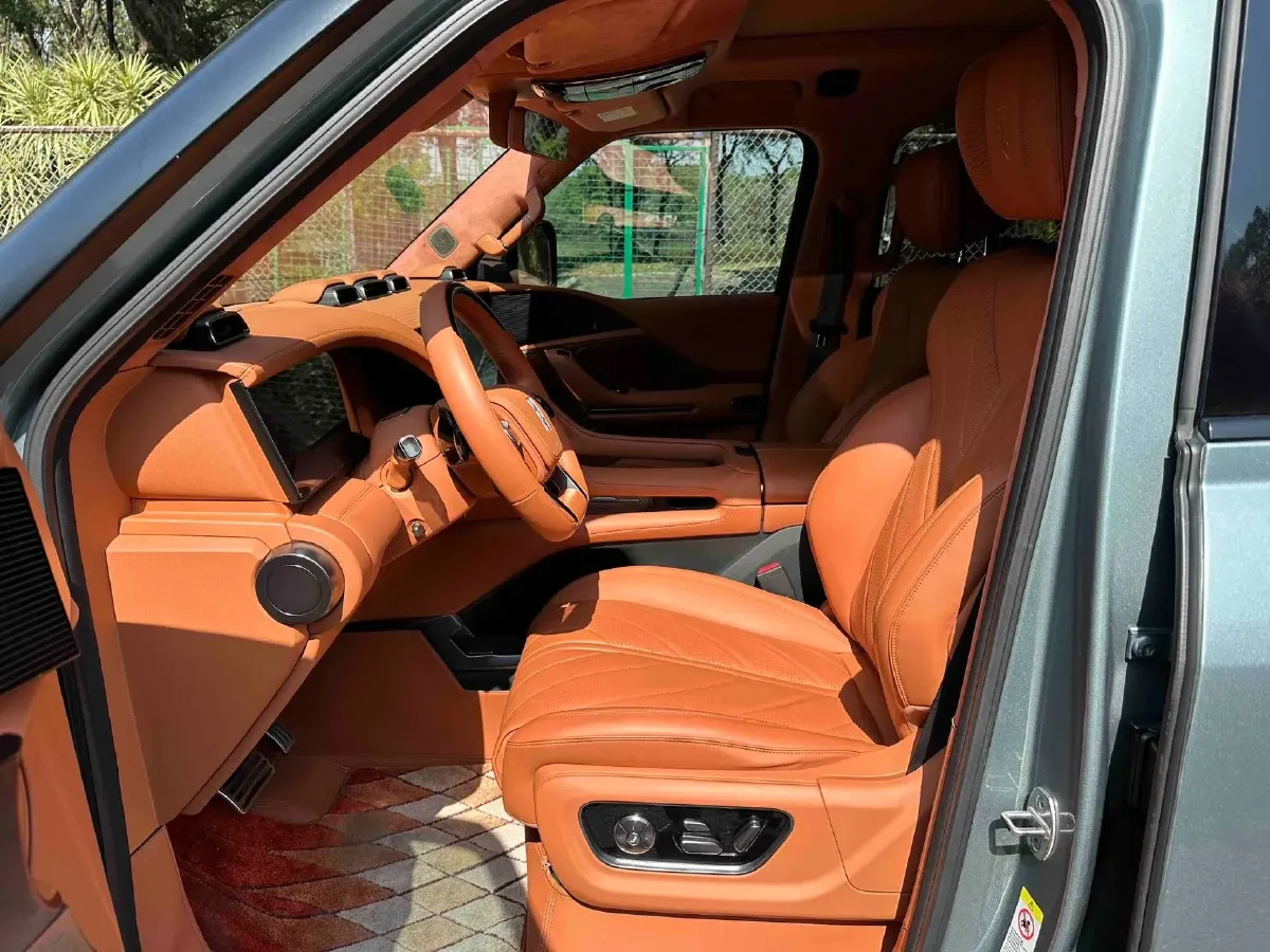 2023 YangWang U8 2.0T 272HP L4 REEV 49.05KWH,autocango,china used car exporter,china ev exporter,chinese used car exporter,chinese used ev exporter