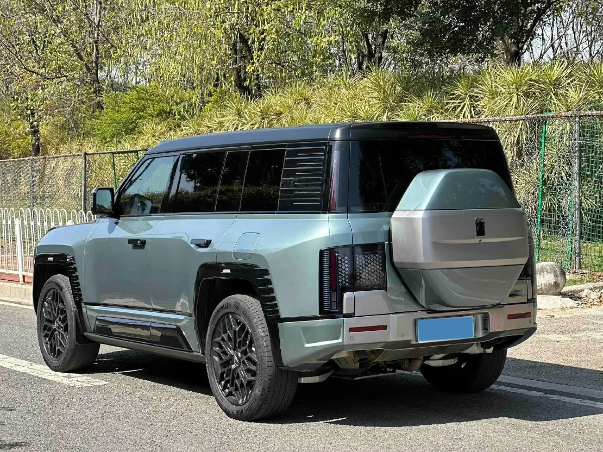 2023 YangWang U8 2.0T 272HP L4 REEV 49.05KWH,autocango,china used car exporter,china ev exporter,chinese used car exporter,chinese used ev exporter