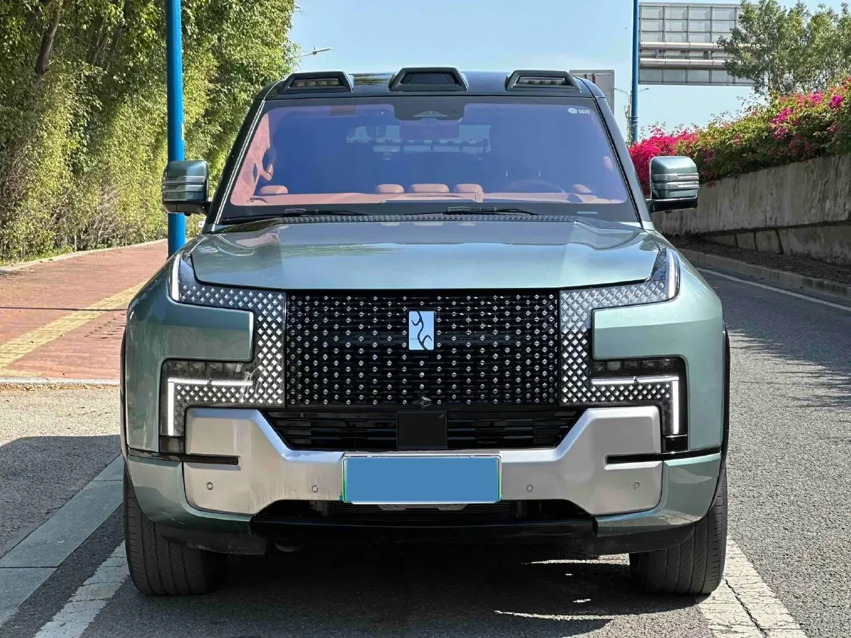 2023 YangWang U8 2.0T 272HP L4 REEV 49.05KWH,autocango,china used car exporter,china ev exporter,chinese used car exporter,chinese used ev exporter