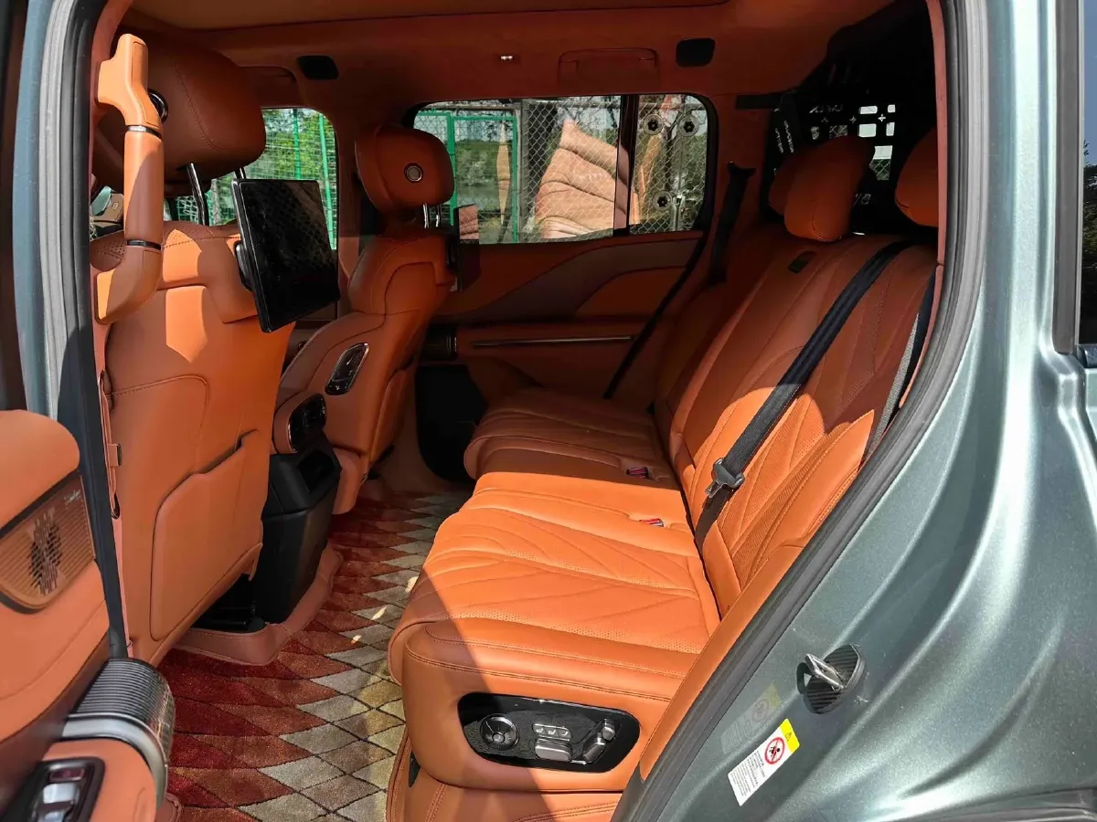 2023 YangWang U8 2.0T 272HP L4 REEV 49.05KWH,autocango,china used car exporter,china ev exporter,chinese used car exporter,chinese used ev exporter