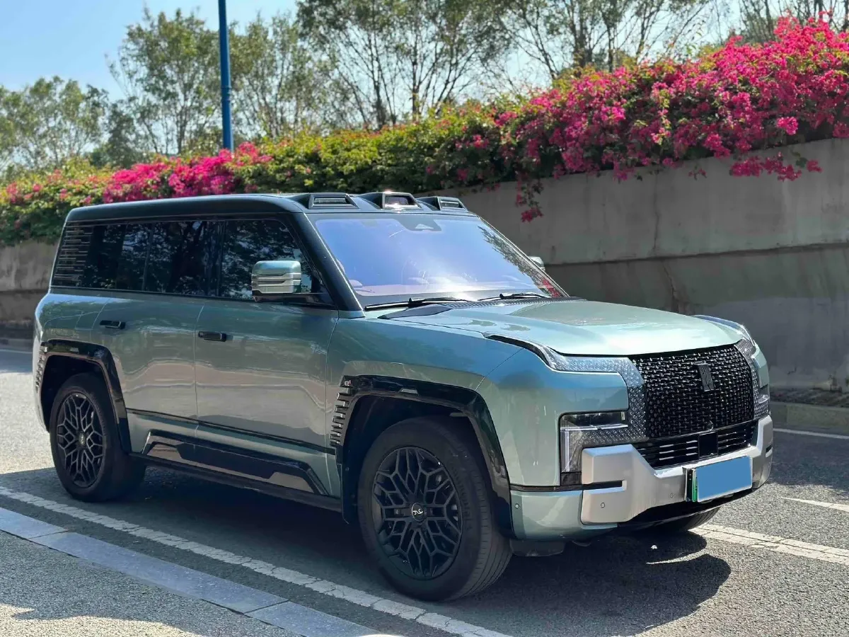 2023 YangWang U8 2.0T 272HP L4 REEV 49.05KWH,autocango,china used car exporter,china ev exporter,chinese used car exporter,chinese used ev exporter