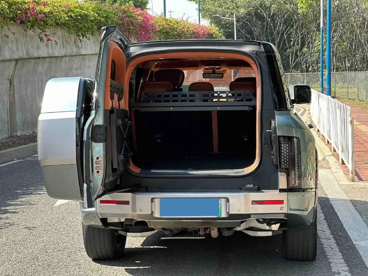 2023 YangWang U8 2.0T 272HP L4 REEV 49.05KWH,autocango,china used car exporter,china ev exporter,chinese used car exporter,chinese used ev exporter