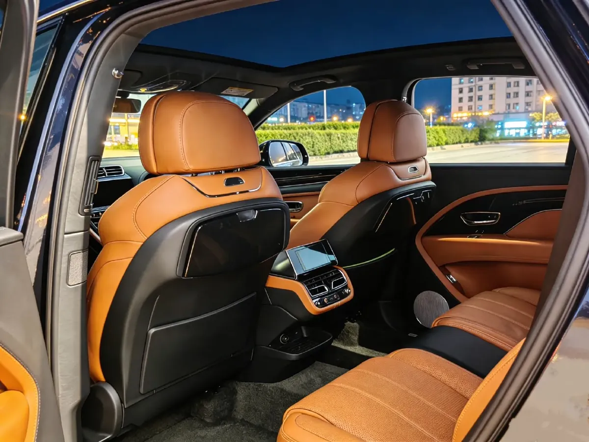 2024 Bentley Bentayga 4.0T 550HP V8 8AT,autocango,china used car exporter,china ev exporter,chinese used car exporter,chinese used ev exporter