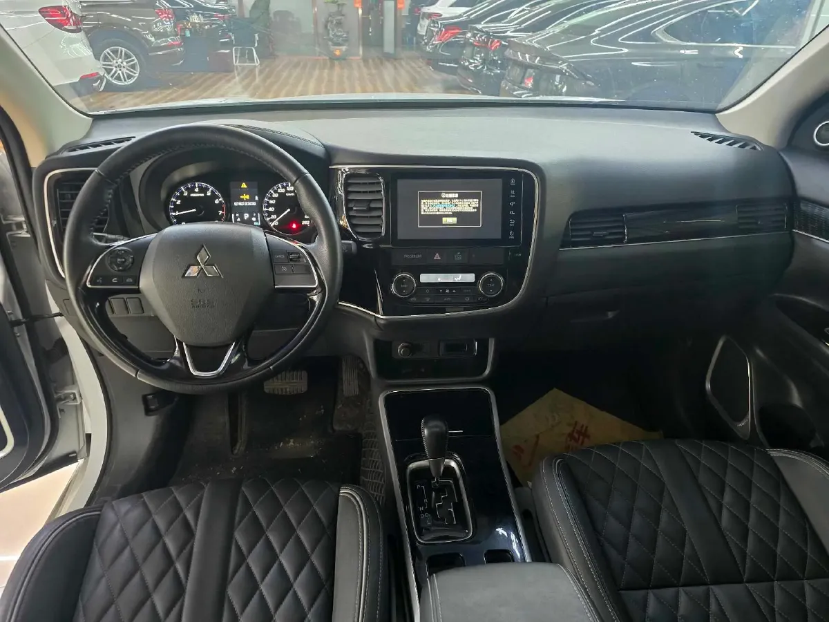 2021 Mitsubishi Outlander 2.0L 166HP L4 CVT,autocango,china used car exporter,china ev exporter,chinese used car exporter,chinese used ev exporter
