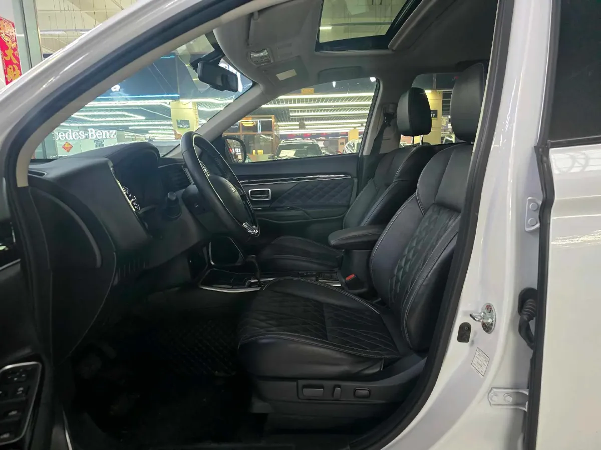 2021 Mitsubishi Outlander 2.0L 166HP L4 CVT,autocango,china used car exporter,china ev exporter,chinese used car exporter,chinese used ev exporter