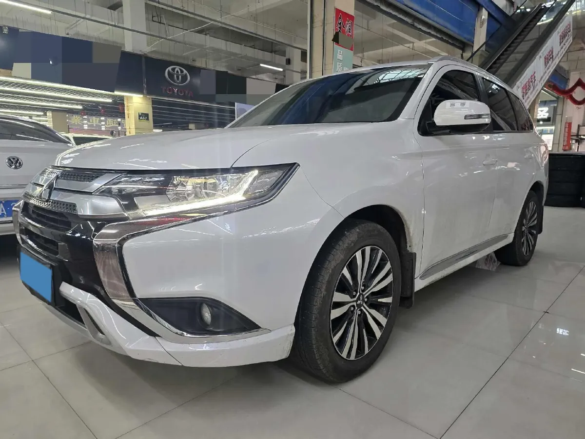 2021 Mitsubishi Outlander 2.0L 166HP L4 CVT,autocango,china used car exporter,china ev exporter,chinese used car exporter,chinese used ev exporter