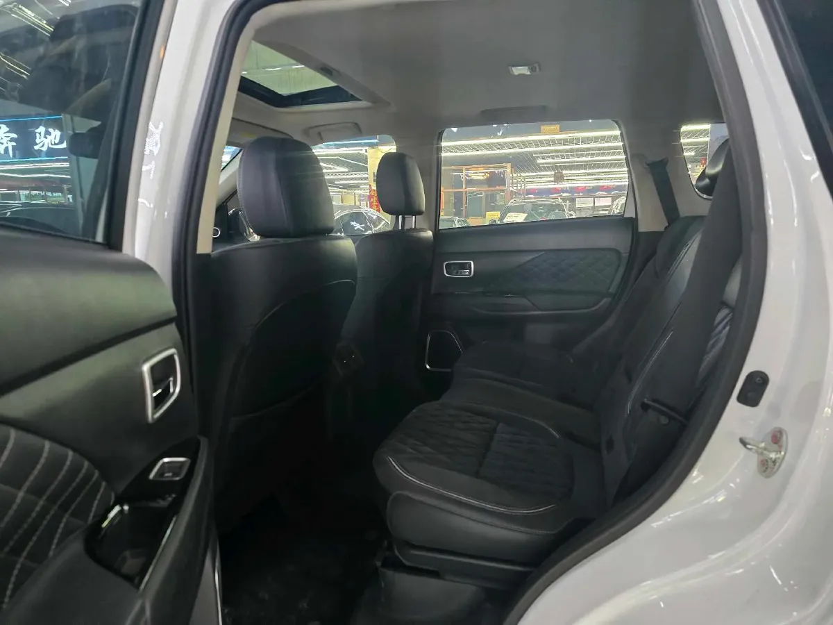 2021 Mitsubishi Outlander 2.0L 166HP L4 CVT,autocango,china used car exporter,china ev exporter,chinese used car exporter,chinese used ev exporter