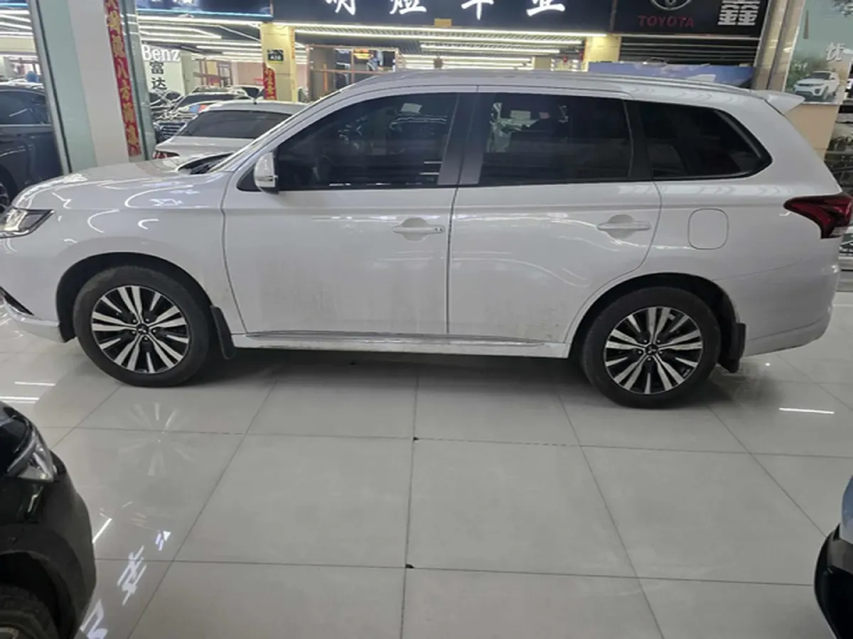 2021 Mitsubishi Outlander 2.0L 166HP L4 CVT,autocango,china used car exporter,china ev exporter,chinese used car exporter,chinese used ev exporter