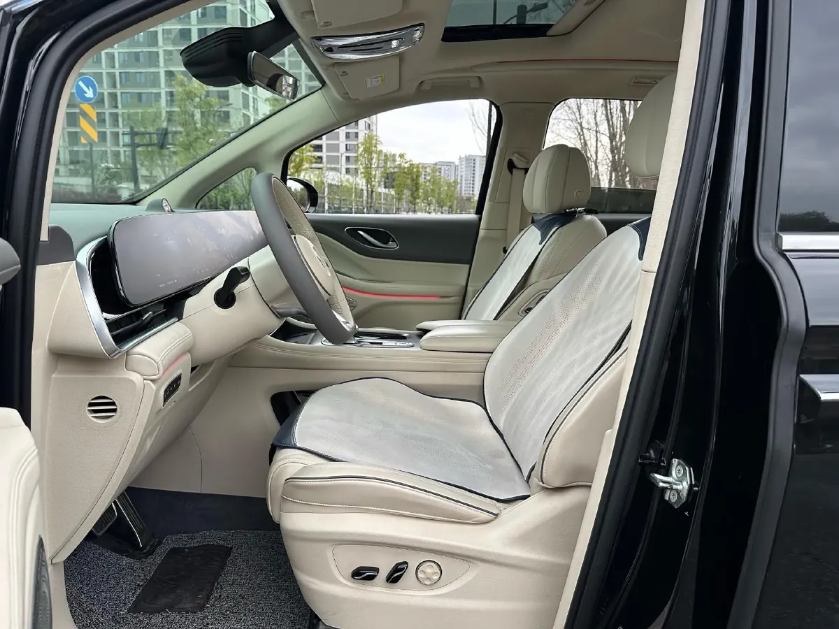 2022 Voyah Dream 1.5T 136HP L4 PHEV 25.57KWH,autocango,china used car exporter,china ev exporter,chinese used car exporter,chinese used ev exporter