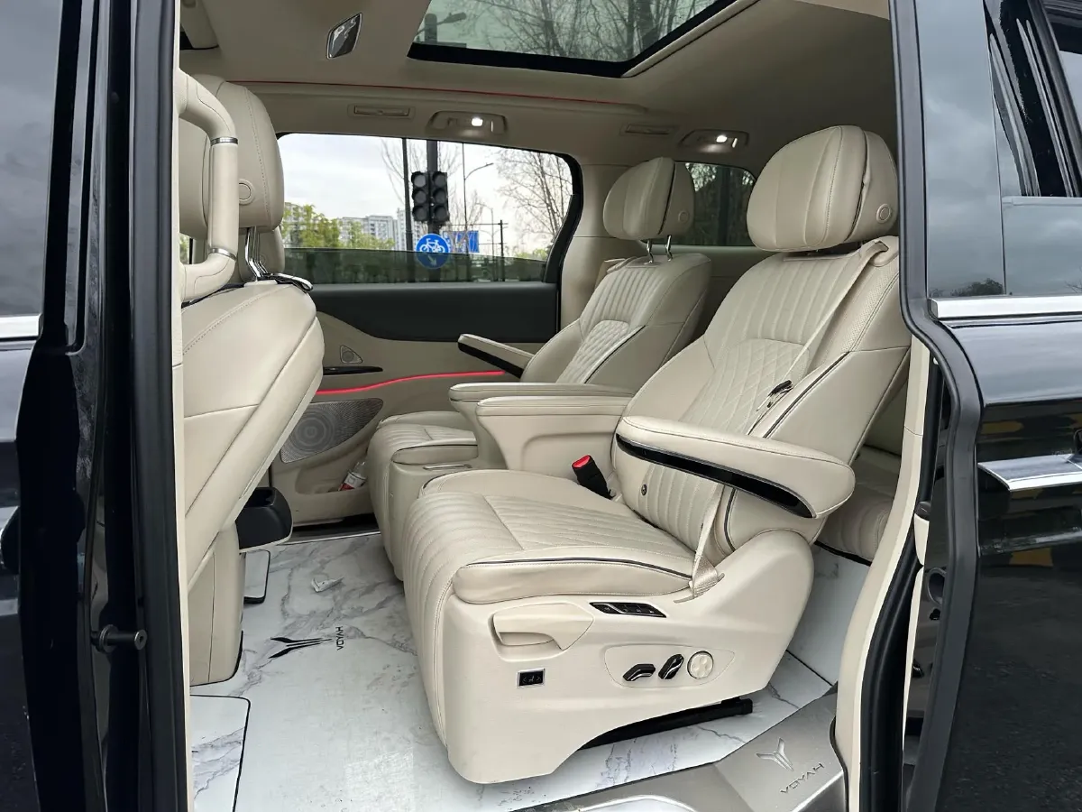 2022 Voyah Dream 1.5T 136HP L4 PHEV 25.57KWH,autocango,china used car exporter,china ev exporter,chinese used car exporter,chinese used ev exporter