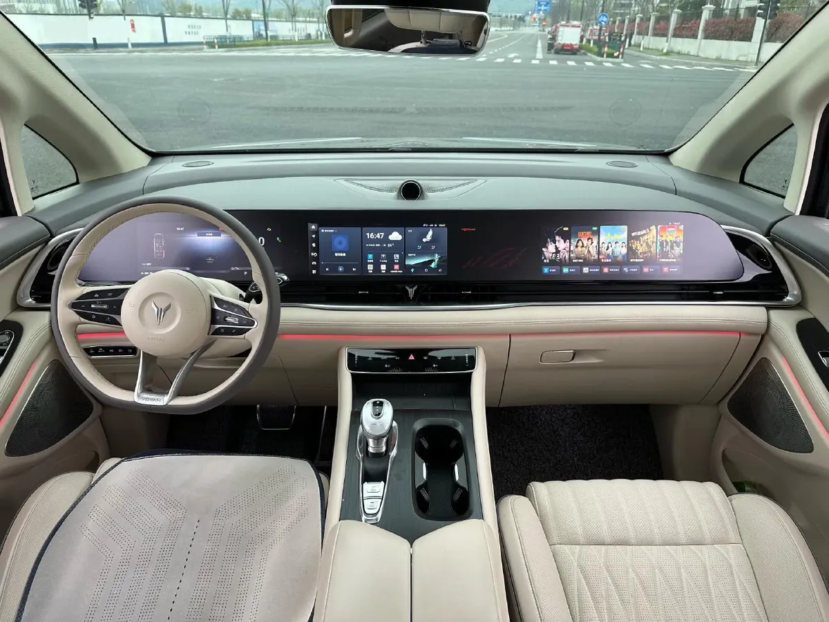 2022 Voyah Dream 1.5T 136HP L4 PHEV 25.57KWH,autocango,china used car exporter,china ev exporter,chinese used car exporter,chinese used ev exporter