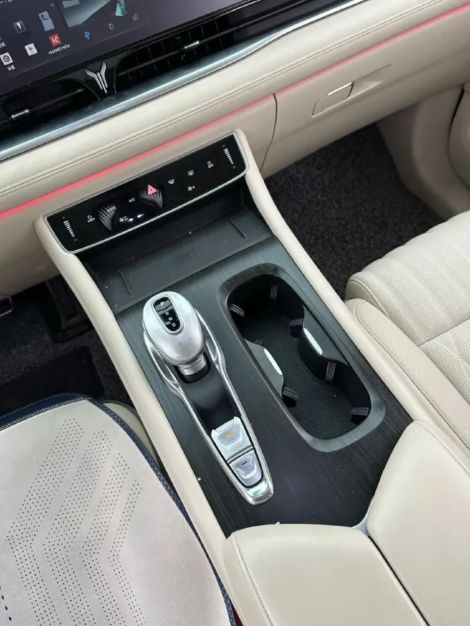 2022 Voyah Dream 1.5T 136HP L4 PHEV 25.57KWH,autocango,china used car exporter,china ev exporter,chinese used car exporter,chinese used ev exporter