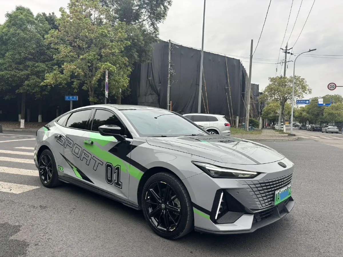 2023 ChangAn UNI-V iDD 1.5T 170HP L4 6TCT PHEV 18.4KWH,autocango,china used car exporter,china ev exporter,chinese used car exporter,chinese used ev exporter