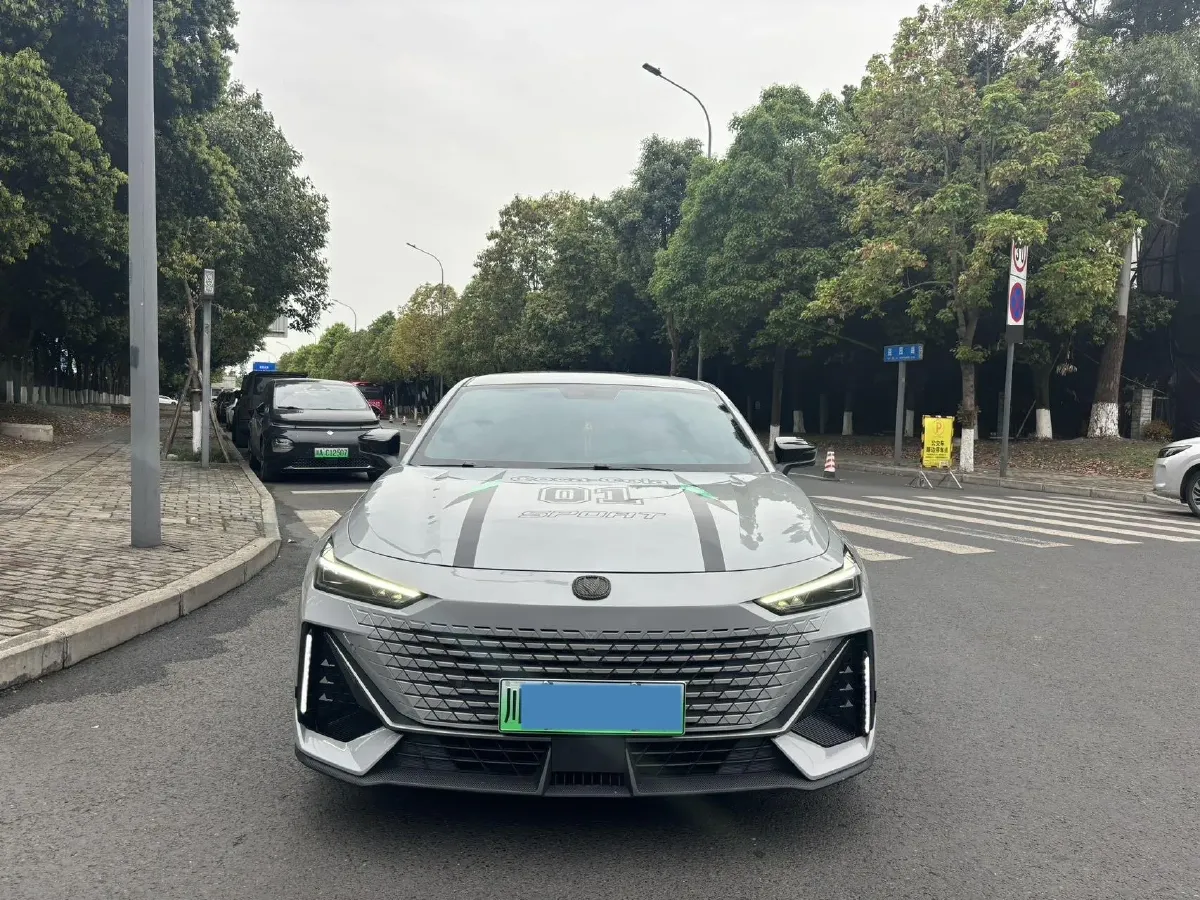 2023 ChangAn UNI-V iDD 1.5T 170HP L4 6TCT PHEV 18.4KWH,autocango,china used car exporter,china ev exporter,chinese used car exporter,chinese used ev exporter