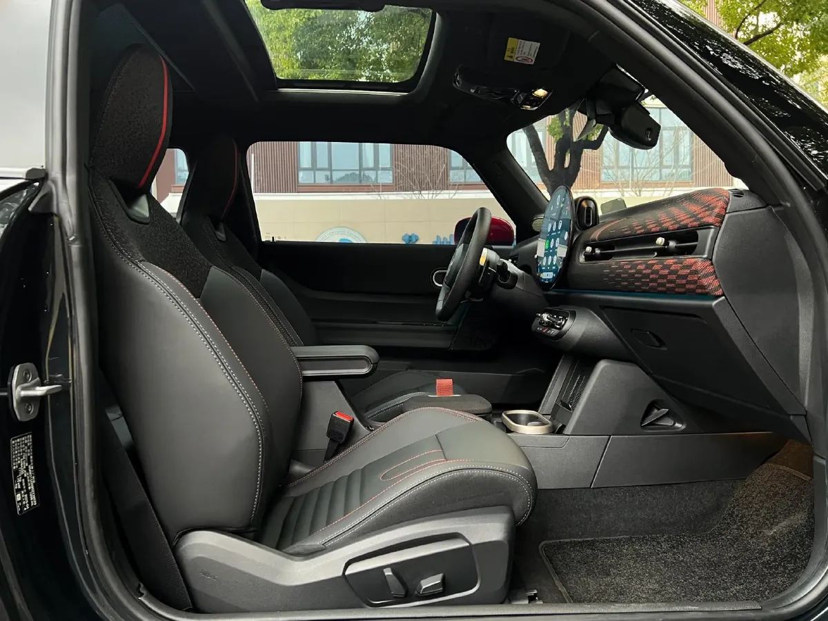 2025 MINI JCW 2.0T 231HP L4 7DCT,autocango,china used car exporter,china ev exporter,chinese used car exporter,chinese used ev exporter