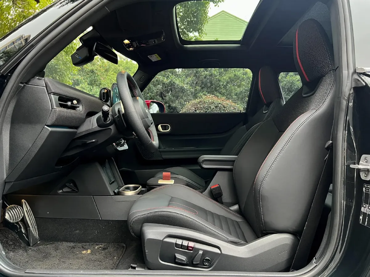 2025 MINI JCW 2.0T 231HP L4 7DCT,autocango,china used car exporter,china ev exporter,chinese used car exporter,chinese used ev exporter