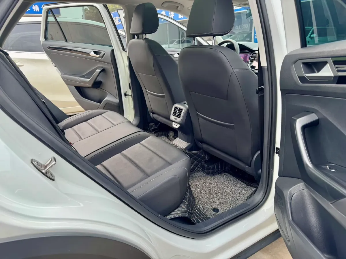 2022 Volkswagen T-Roc 1.4T 150HP L4 7DCT,autocango,china used car exporter,china ev exporter,chinese used car exporter,chinese used ev exporter