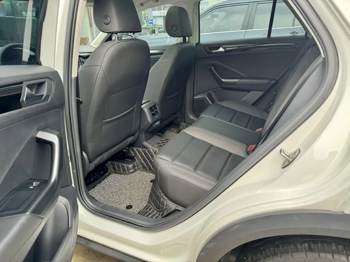 2022 Volkswagen T-Roc 1.4T 150HP L4 7DCT,autocango,china used car exporter,china ev exporter,chinese used car exporter,chinese used ev exporter