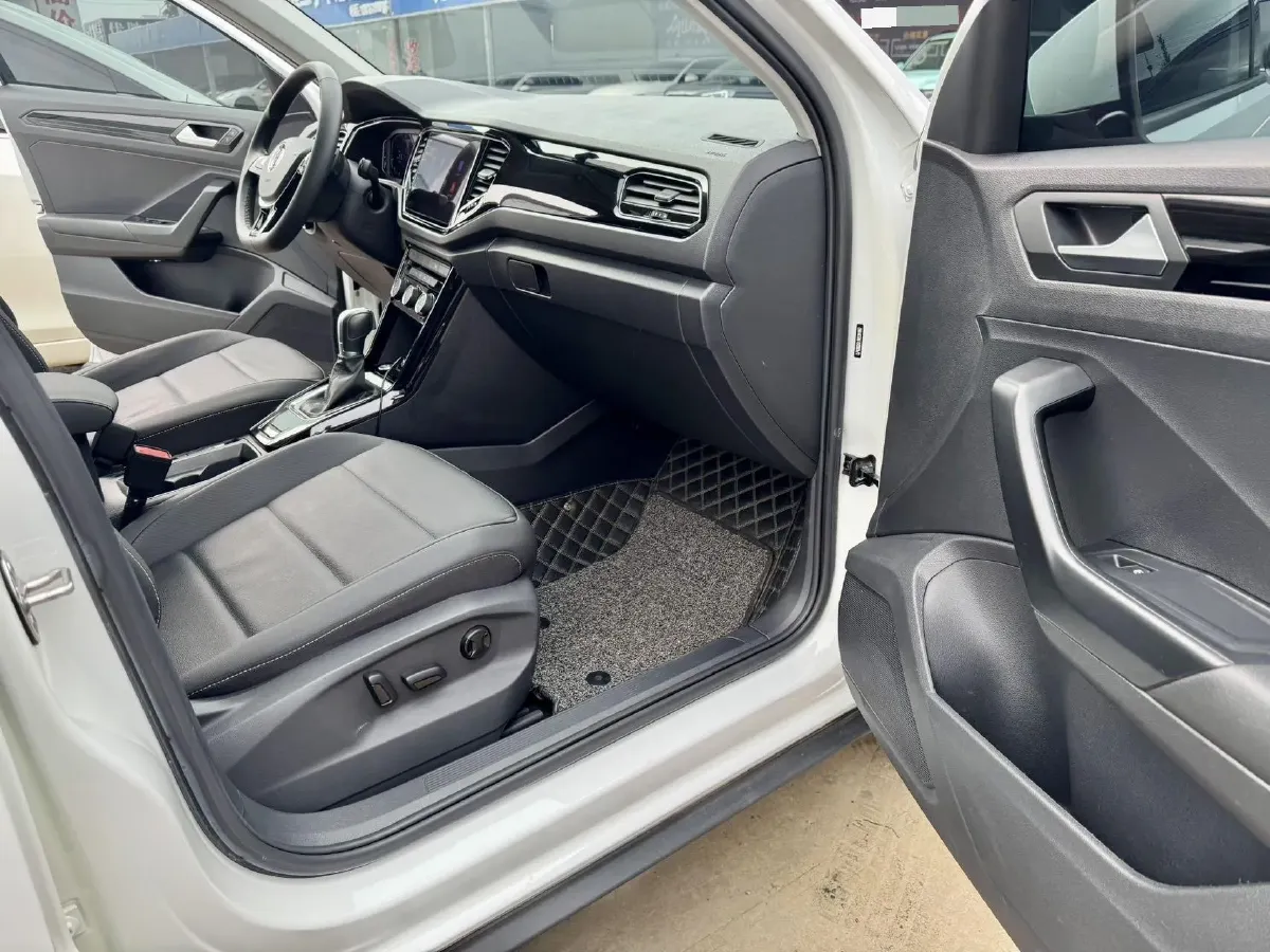 2022 Volkswagen T-Roc 1.4T 150HP L4 7DCT,autocango,china used car exporter,china ev exporter,chinese used car exporter,chinese used ev exporter