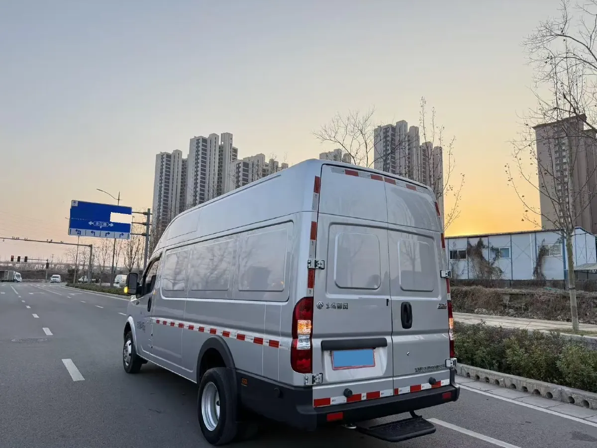 2023 Ford Transit 2.0T 220HP L4 5MT,autocango,china used car exporter,china ev exporter,chinese used car exporter,chinese used ev exporter