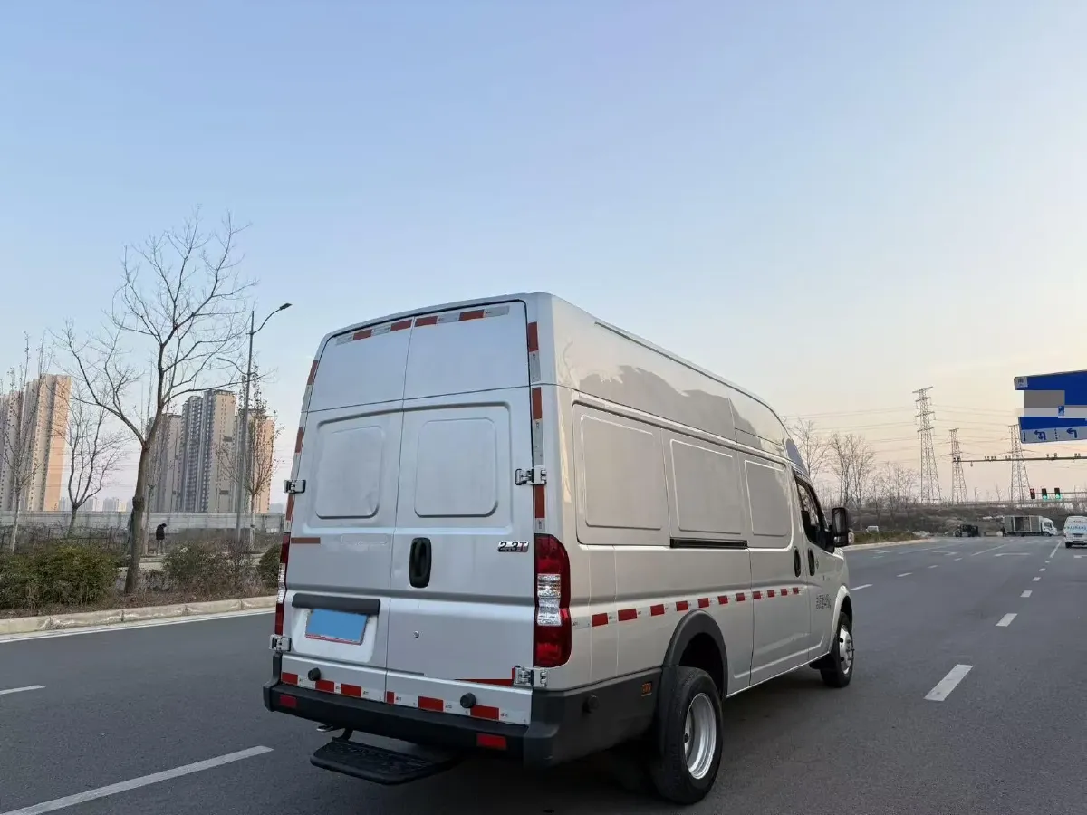 2023 Ford Transit 2.0T 220HP L4 5MT,autocango,china used car exporter,china ev exporter,chinese used car exporter,chinese used ev exporter