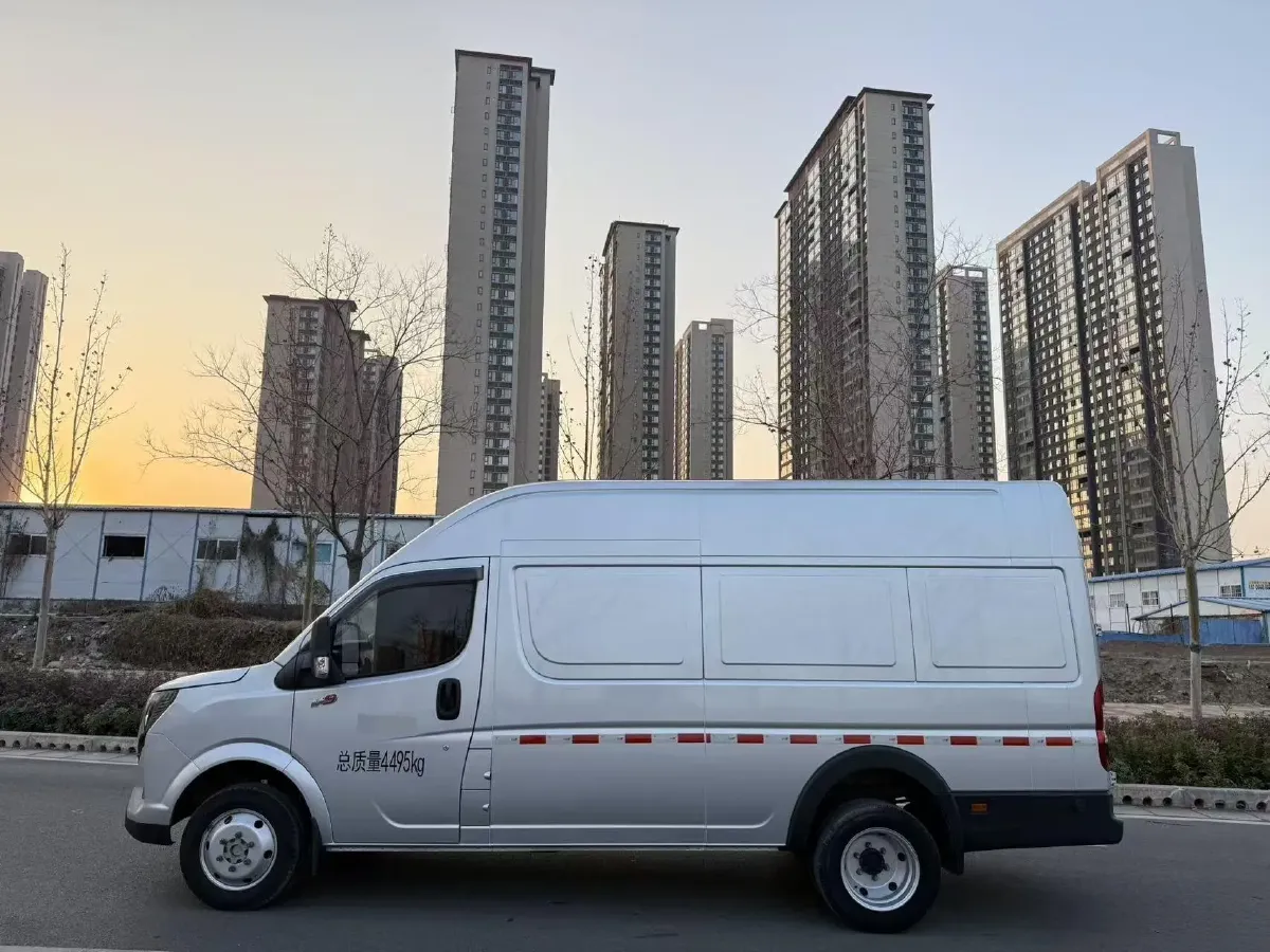 2023 Ford Transit 2.0T 220HP L4 5MT,autocango,china used car exporter,china ev exporter,chinese used car exporter,chinese used ev exporter