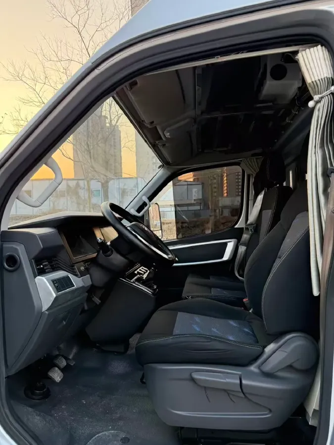 2023 Ford Transit 2.0T 220HP L4 5MT,autocango,china used car exporter,china ev exporter,chinese used car exporter,chinese used ev exporter