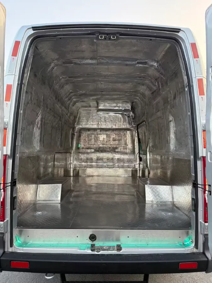 2023 Ford Transit 2.0T 220HP L4 5MT,autocango,china used car exporter,china ev exporter,chinese used car exporter,chinese used ev exporter