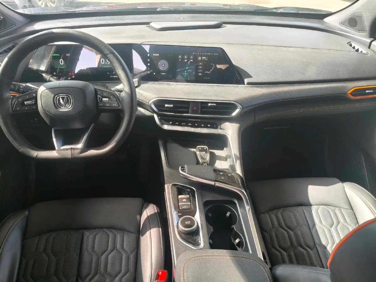 2022 ChangAn UNI-T 1.5T 188HP L4 7DCT,autocango,china used car exporter,china ev exporter,chinese used car exporter,chinese used ev exporter