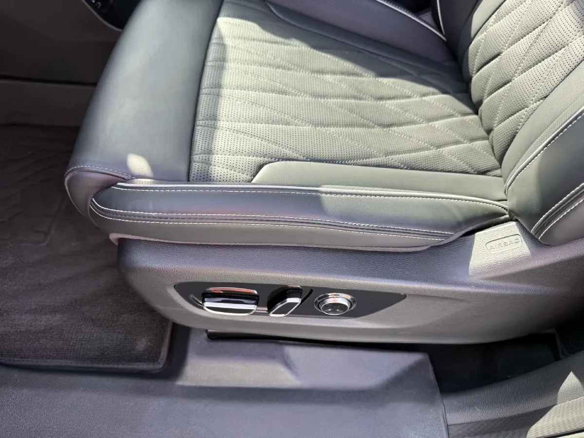 2024 GAC Trumpchi GS8 2.0T 252HP L4 8AT,autocango,china used car exporter,china ev exporter,chinese used car exporter,chinese used ev exporter