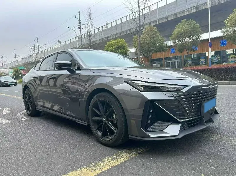 2023 ChangAn UNI-V 1.5T 188HP L4 7DCT,autocango,china used car exporter,china ev exporter,chinese used car exporter,chinese used ev exporter