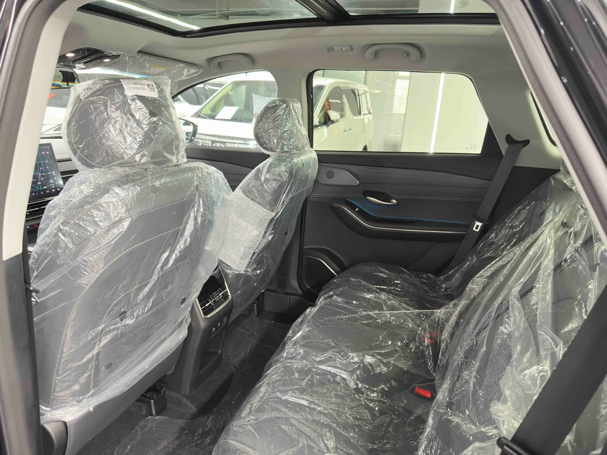 2025 Volkswagen Tavendor 2.0T 186HP L4 7DCT,autocango,china used car exporter,china ev exporter,chinese used car exporter,chinese used ev exporter