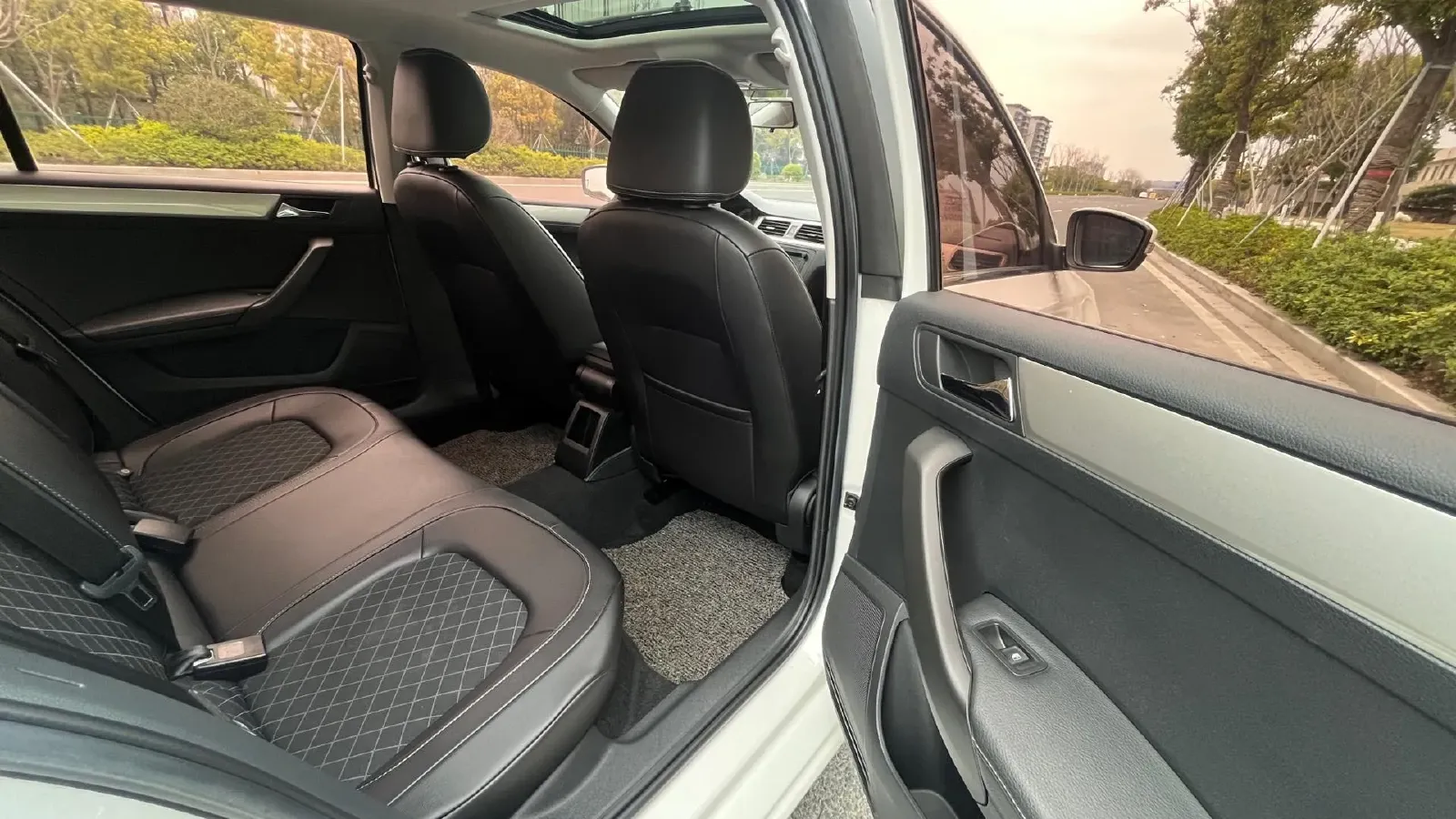 2019 Skoda Rapid Spaceback 1.5L 112HP L4 6AT,autocango,china used car exporter,china ev exporter,chinese used car exporter,chinese used ev exporter