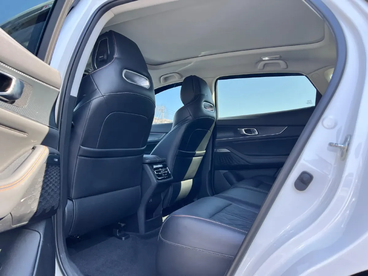 2021 ChangAn UNI-K 2.0T 233HP L4 8AT,autocango,china used car exporter,china ev exporter,chinese used car exporter,chinese used ev exporter