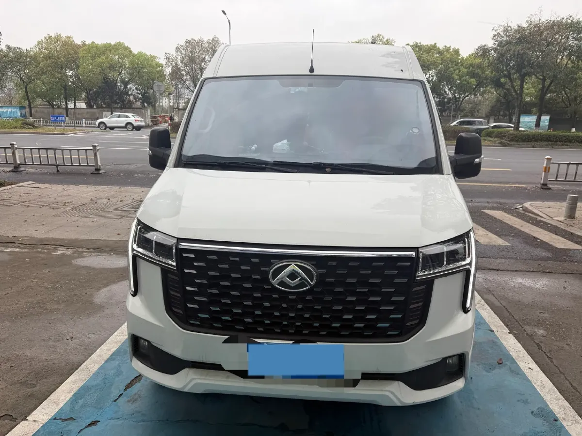 2023 MAXUS XinTu V80 2.0T 127HP L4 6MT,autocango,china used car exporter,china ev exporter,chinese used car exporter,chinese used ev exporter