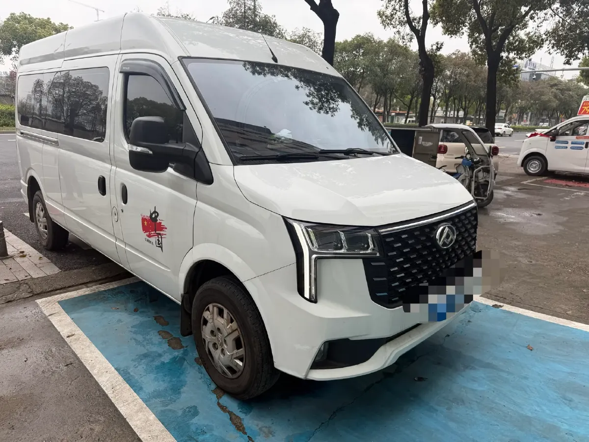 2023 MAXUS XinTu V80 2.0T 127HP L4 6MT,autocango,china used car exporter,china ev exporter,chinese used car exporter,chinese used ev exporter